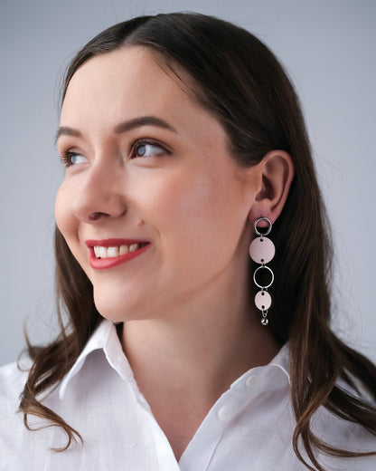Tyyni korvakorut